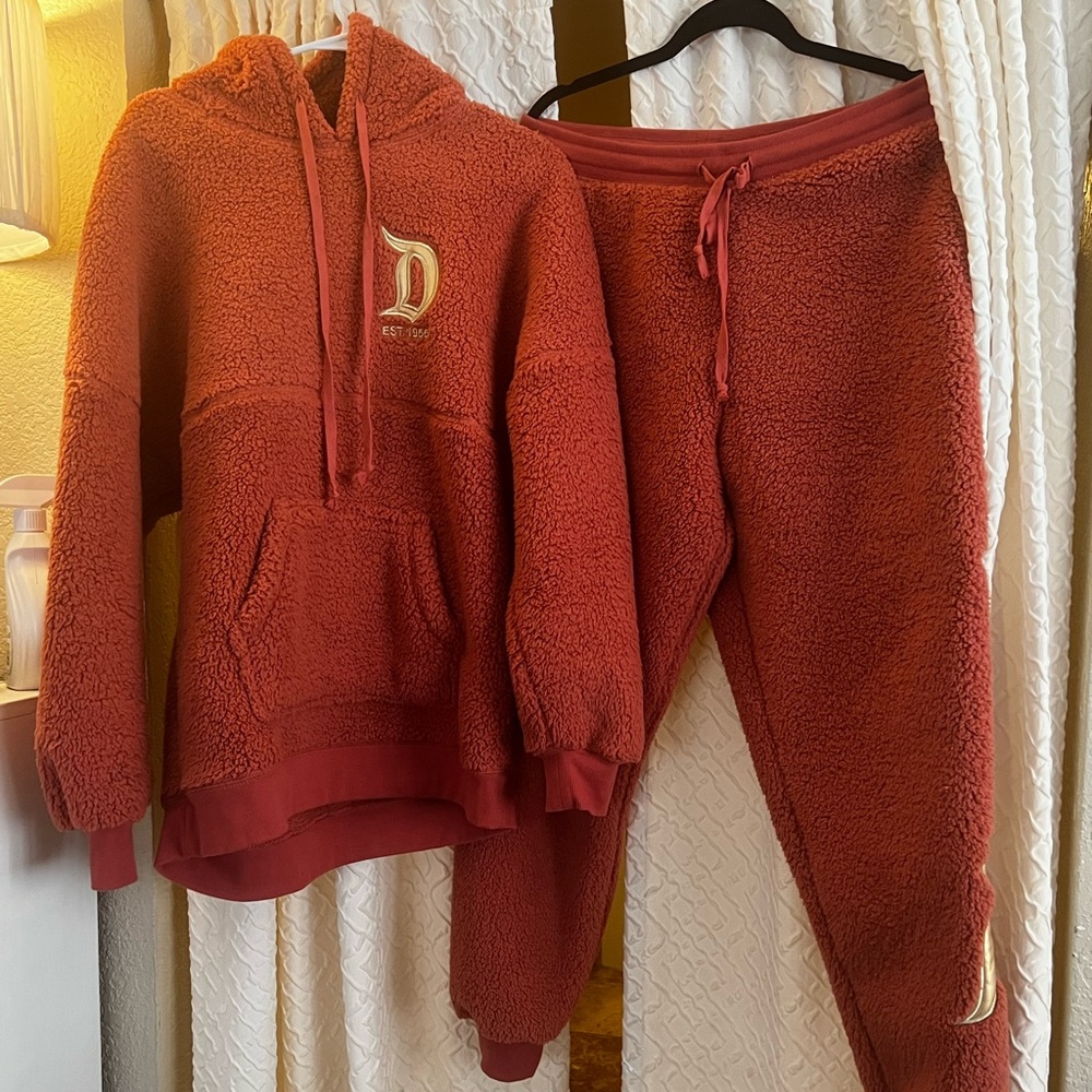 Disneyland sweater and pants